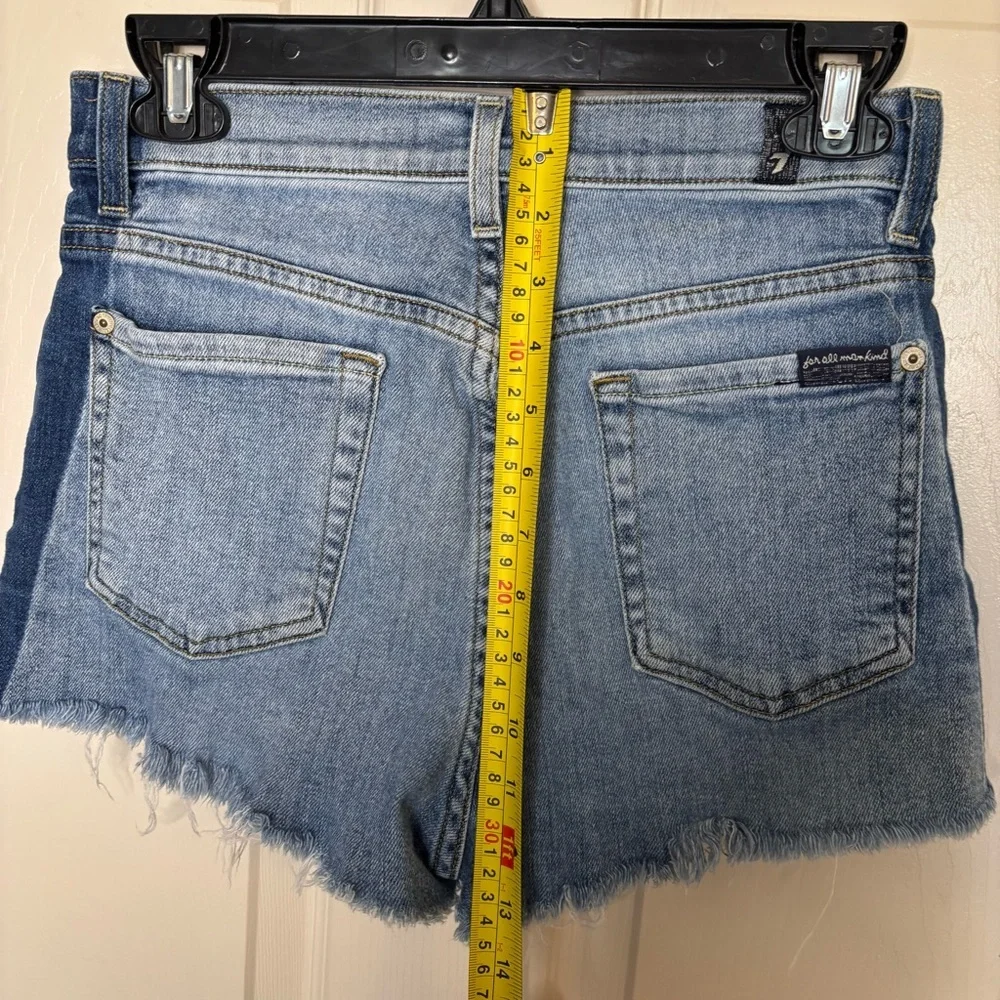 7 For All Mankind Two-toned Distressed Cutoff Shorts Size‎ 26